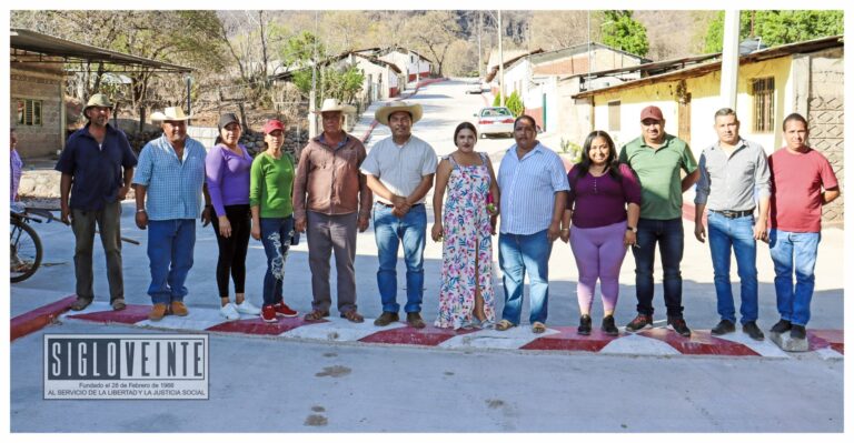 Gobierno de Nocupétaro inaugura calle pavimentada en San Antonio de las Huertas