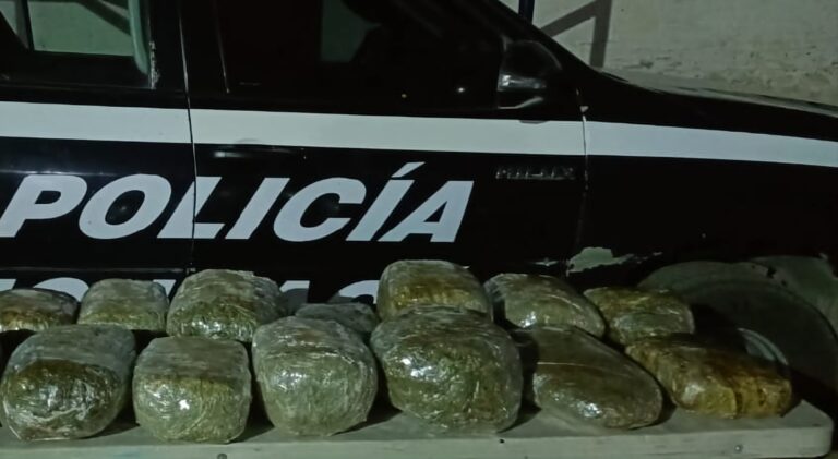En una rápida movilización, Policía Michoacán detiene a dos sujetos con más de 21 kilos de marihuana