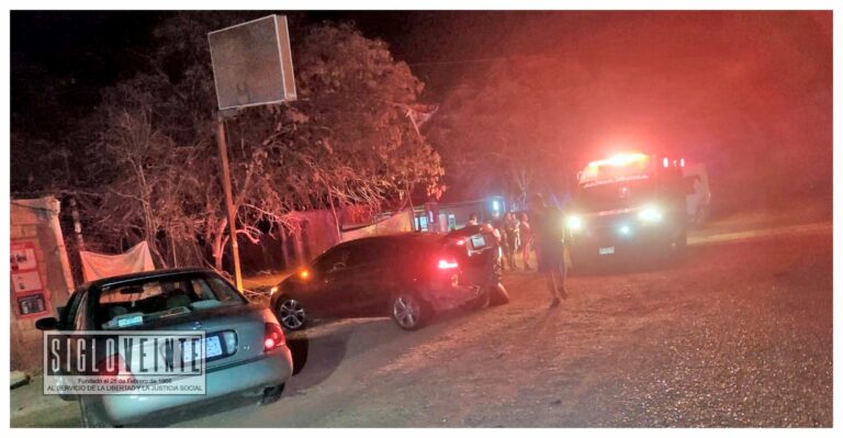 Ayer en la noche chocaron dos vehículos en la carretera La Eréndira-Huetamo