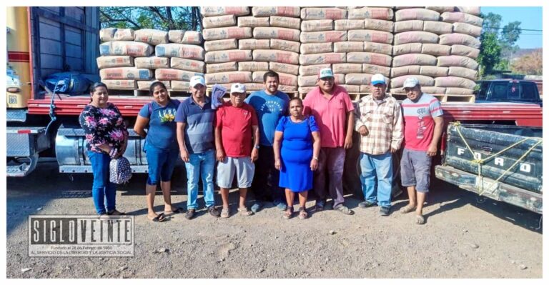 Ayuntamiento de Nocupétaro entrega 100 toneladas de cemento y 120 tinacos subsidiados beneficiando a 150 familias