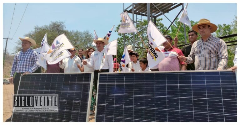 El alcalde de Huetamo y el director de Obras Públicas, dan arranque a la instalación de paneles solares para la bomba en la comunidad de Agua de la Virgen
