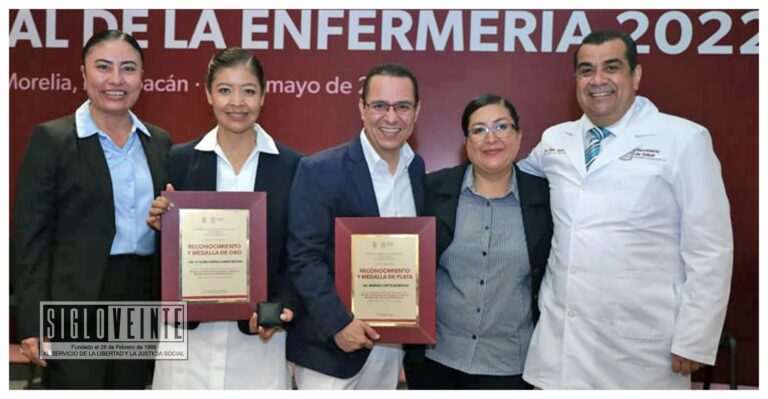 Entregan Elías Ibarra y Dalia Santana Presea al Mérito en Enfermería