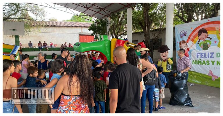 Niñas y niños de Paso Núñez, Acuyo y Guacamayas fueron festejados por el Ayuntamiento de Carácuaro