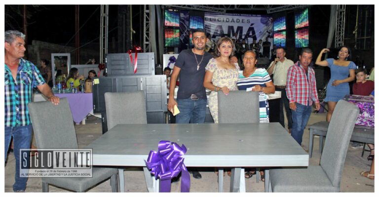 Realiza alcaldesa Catalina Pérez Negrón festivales artísticos y rifa de regalos para celebrar el Día de las Madres en Tiquicheo