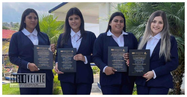 4 estudiantes del Subcentro Huetamo de la UPN se titularon como licenciadas en pedagogía