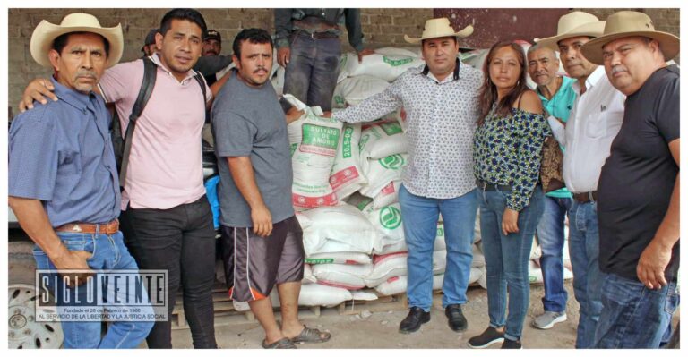 Alcalde de Tuzantla entrega fertilizante subsidiado a productores agrícolas
