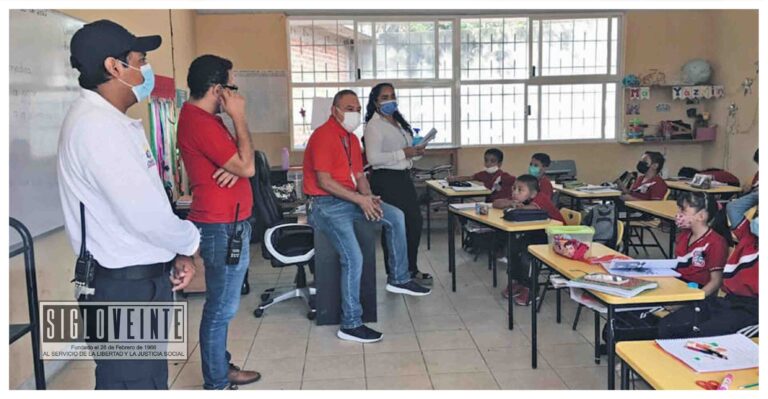 Alumnos y maestros de la Escuela Primaria Rafael Ramírez recibe capacitación sobre evacuación por parte de Protección Civil de Huetamo