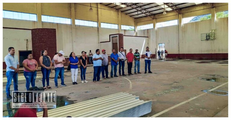 190 familias beneficiadas por el gobierno de Nocupétaro al entregar de paquetes de láminas galvanizadas