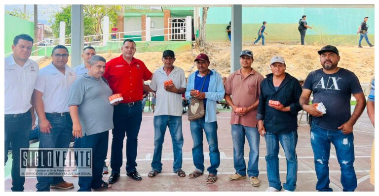 Memo Torres continúa entregando sueros antialacrán en comunidades de Churumuco