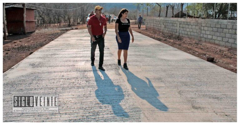 Muy pronto entregaremos a los habitantes de la comunidad de Cuarangueo la primera etapa de la pavimentación de la calle principal: alcaldesa de Tiquicheo