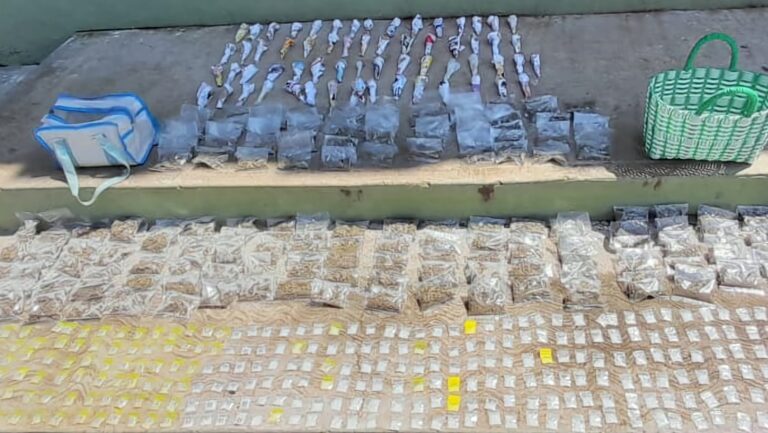 Fueron en Zitácuaro asegurados 2.5 kilos de marihuana y 304 dosis de metanfetamina, los dueños huyeron