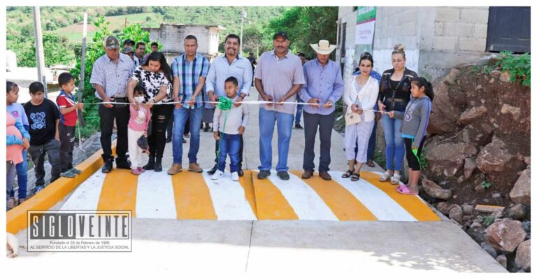 Alcalde de Juárez entrega obra de pavimentación en la comunidad de El Limoncito