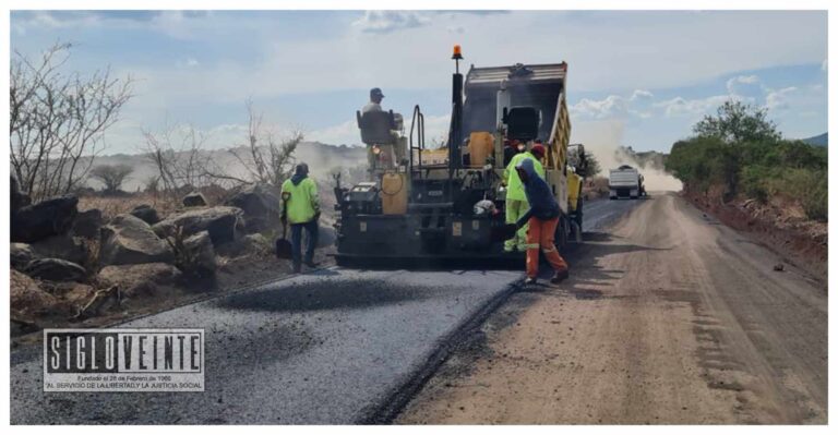 Continúa la rehabilitación del tramo carretero Huetamo-Zicuirán, se están invirtiendo 36 millones 179 mil pesos