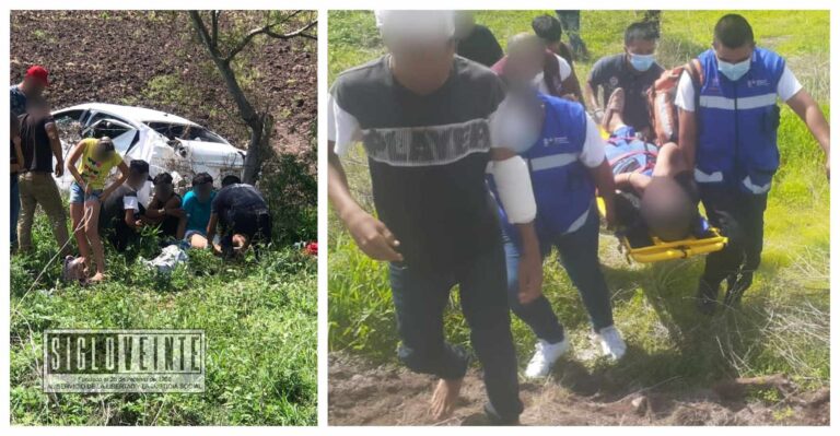 En la desviación a Zirándaro, un adulto y 4 menores resultaron lesionados al volcar en el auto en que viajaban