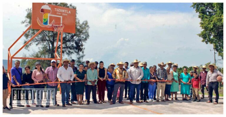 Entrega el presidente municipal de Tuzantla cancha de usos múltiples en la comunidad El Molinito