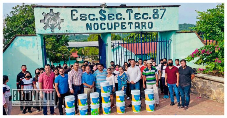 Gonzalo Nares entrega pintura a la Escuela Secundaria No. 87 de Nocupétaro