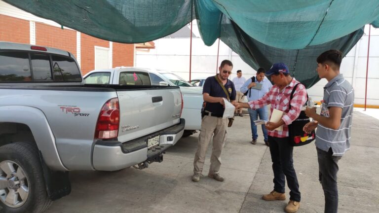 Opera con gran éxito el módulo para la regularización de vehículos extranjeros en Huetamo