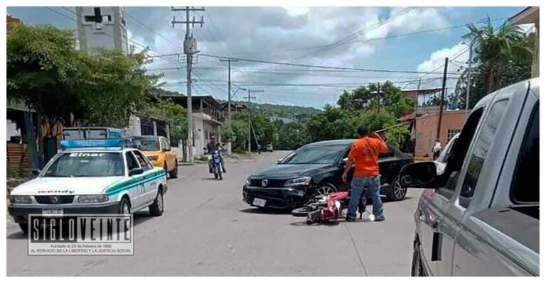 Automóvil y moto chocan, no hubo lesionados solo daños materiales