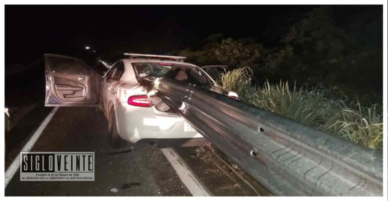 Elementos de la Guardia Nacional salvaron la vida de milagro, chocan contra barra de contención en la autopista a Lázaro Cárdenas