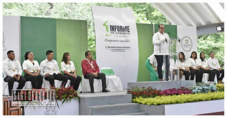 En una ceremonia ciudadana y con el respaldo de todos los sectores de Carácuaro, Reynaldo Gómez Villalobos presentó su Primer Informe de Gobierno