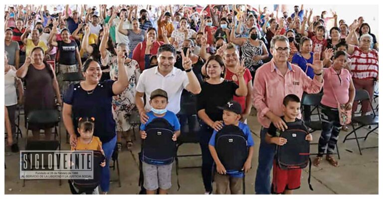 Entrega Ayuntamiento de Huetamo mil mochilas escolares subsidiadas