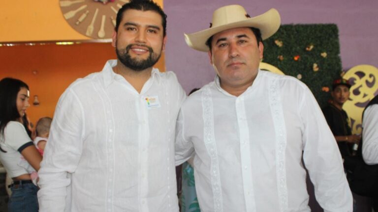 Asiste Octavio Ocampo como invitado especial a Informe Municipal de Tuzantla