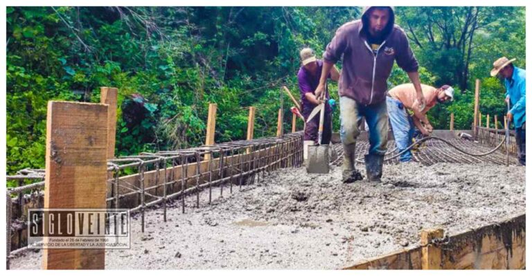 Informa el alcalde de Nocupétaro que está a punto de concluir la construcción de un puente en la comunidad de Loma Del Copal