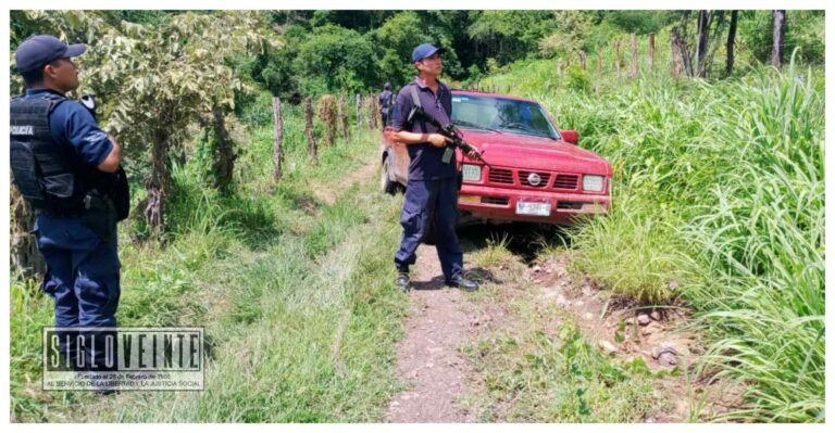 Policía Municipal de Nocupétaro recupera camioneta que horas antes había sido robada