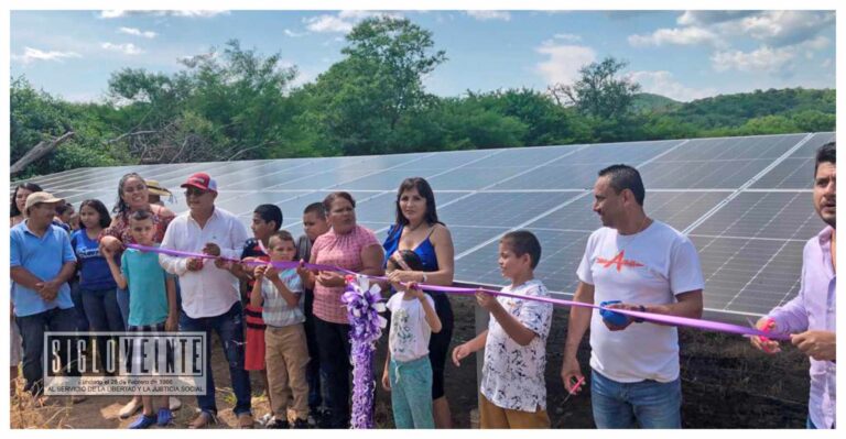 Pone en operación la alcaldesa de Tiquicheo, paneles solares para la bomba del sistema de agua potable en El Rodeo