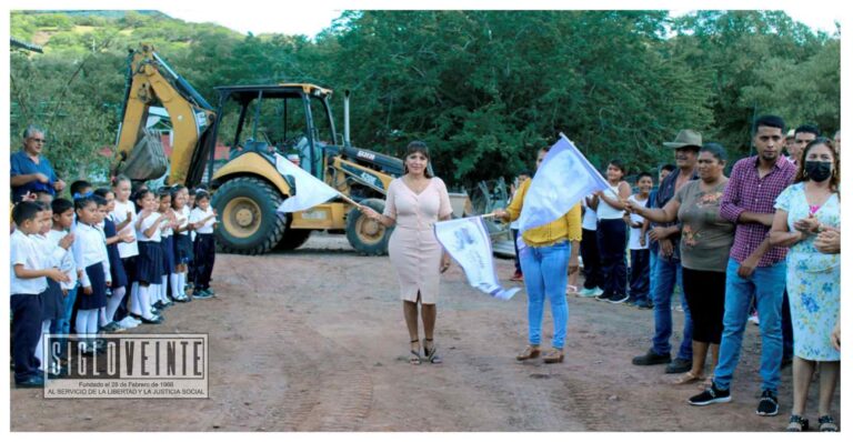Alcaldesa de Tiquicheo da banderazo de inicio a la pavimentación de vialidad en Purungueo, beneficiará a vecinos y alumnos de la primaria y telesecundaria