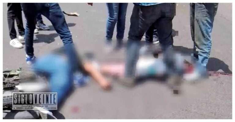 Dos hermanos de 1 y 6 años de edad mueren al chocar en moto, viajaban 4 personas en la unidad