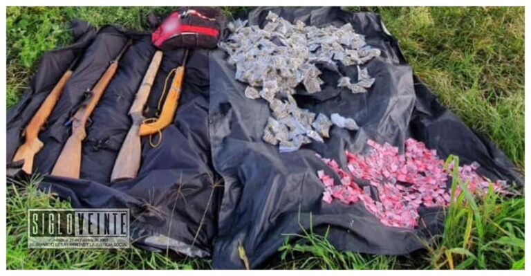 En Chavinda, la Guardia Nacional y el Ejército Mexicano aseguran casi mil dosis de droga en mochila abandonada con 4 armas hechizas