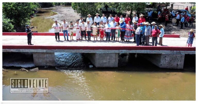 En Nocupétaro las obras públicas continúan, inaugura alcalde puente en la Estancia Grande