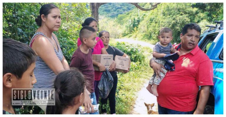 Gonzalo Nares lleva ayuda alimentaria a las comunidades de Nocupétaro y escucha sus necesidades