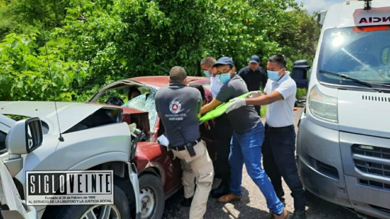 4 muertos y 6 heridos deja choque entre dos vehículos en la carretera a Tierras Blancas