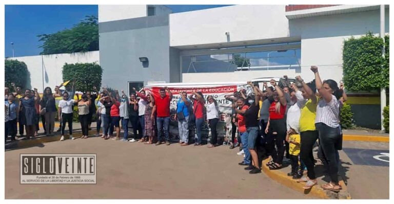Profesores de diferentes expresiones sindicales de la región Huetamo tomaron el Centro Integral de Servicios (CIS) de Huetamo