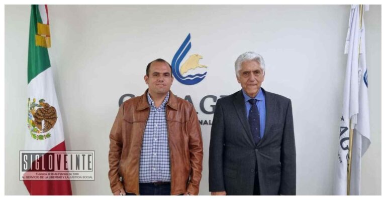 Reynaldo Gómez busca gestionar ante la CONAGUA, los proyectos para llevar agua a los hogares de Carácuaro