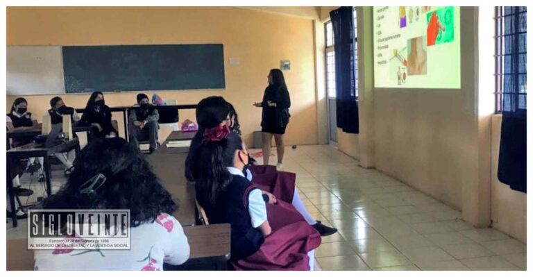 Alumnos de la secundaria Ricardo Flores Magón de Benito Juárez, reciben de la Instancia de la Mujer conferencia sobre la Prevención del Embarazo en la Adolescencia