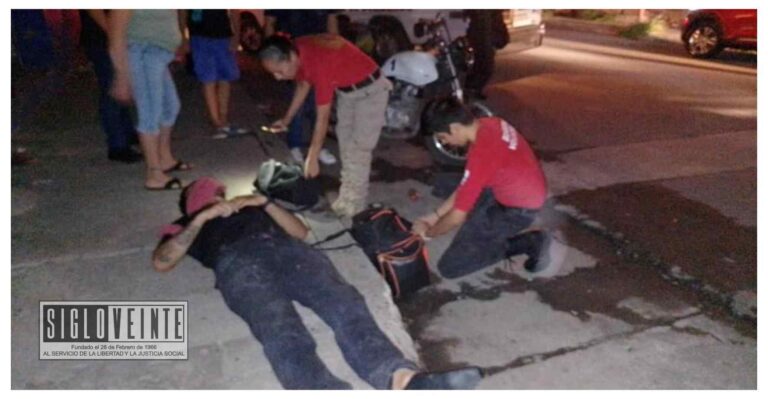 Camioneta impacta a motociclista al querer dar vuelta en “U”