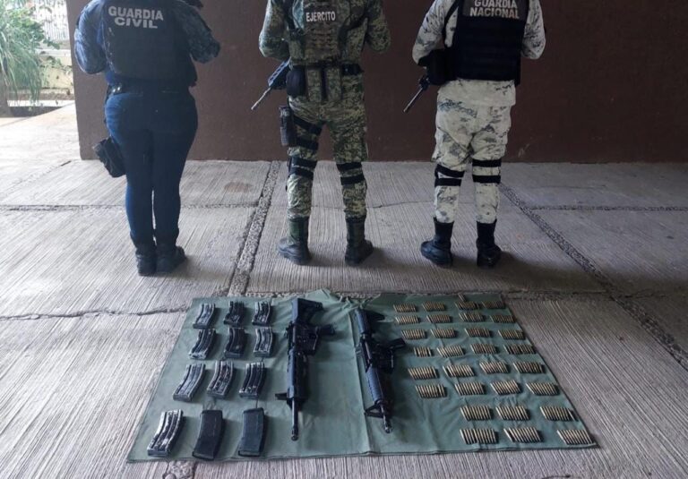 SSP, Sedena y GN aseguran armamento y equipo táctico, repelieron un ataque de civiles armados en la localidad de Las Juntas