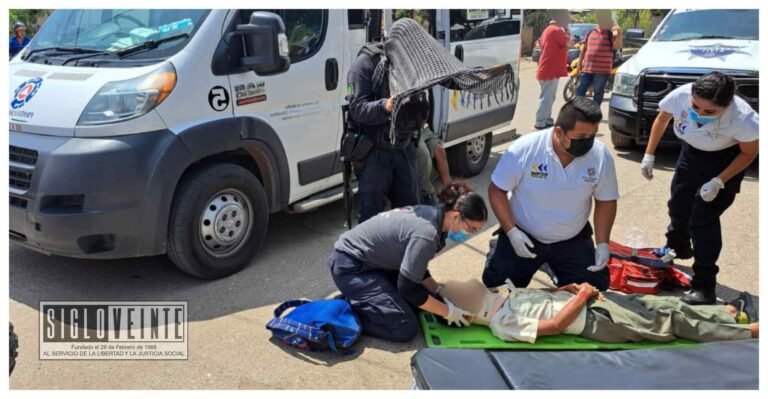 Menores de 12 y 13 años de edad, se accidentan en moto cerca de la Unidad Deportiva de Huetamo
