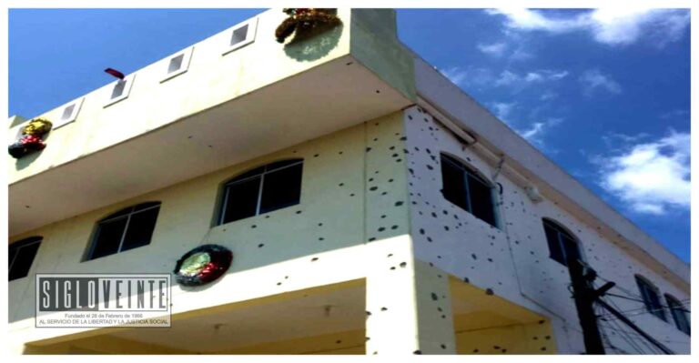 Rafaguean el palacio municipal de San Miguel Totolapan, Guerrero, fallece el alcalde Conrado Mendoza