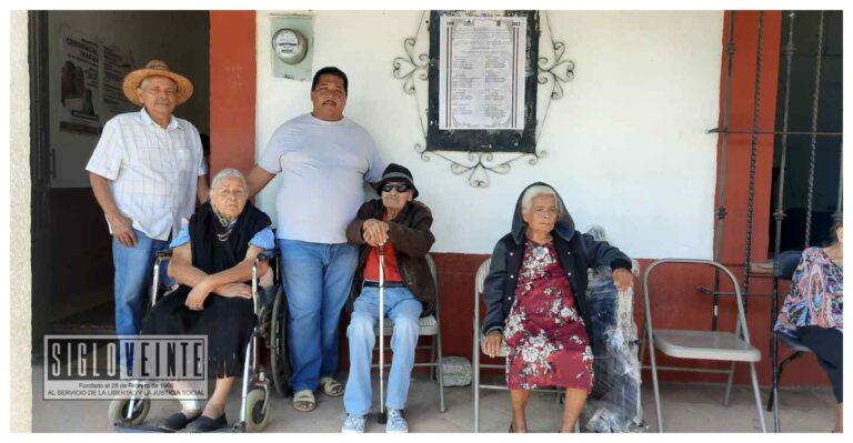 Dona gobierno y DIF de Nocupétaro equipos ortopédicos a personas con discapacidad