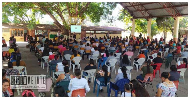 Imparte Guardia Civil taller sobre prevención del delito a padres de familia de Tuzantla