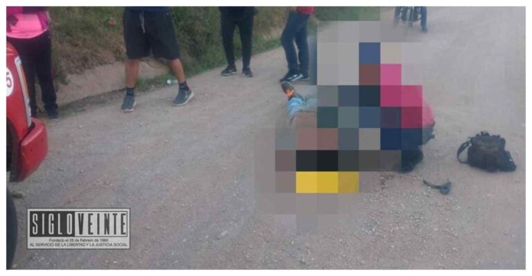 Conductor de moto resulta con múltiples golpes y heridas en la cabeza al derrapar en la carretera Zitácuaro-Tuzantla