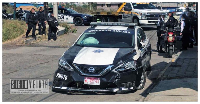 Dos elementos de la Policía Municipal de Morelia resultan lesionados al chocar con camioneta