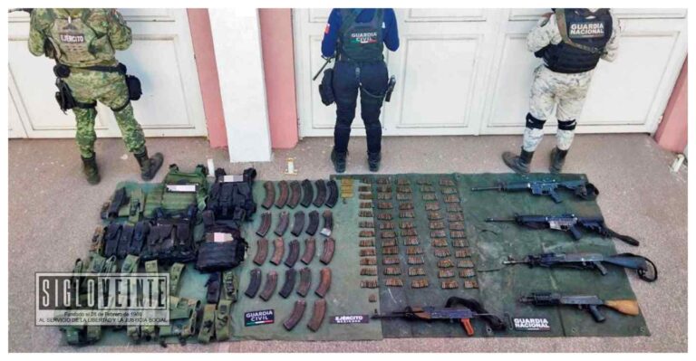 Tras agresión en Aguililla, autoridades aseguran 14 explosivos, cinco armas, más de 600 municiones y equipo táctico; hay un detenido