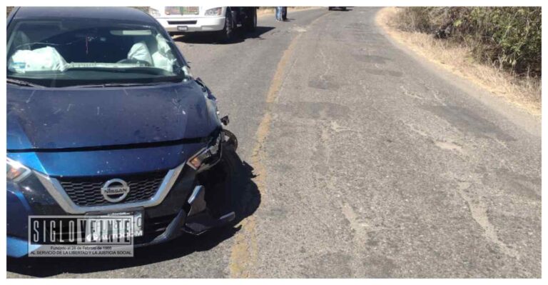 Automóvil y motocicleta chocan carretera Huetamo-San Lucas, hay un lesionado