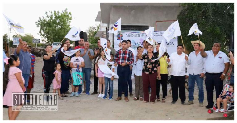 Con recursos de la regularización de vehículos extranjeros, Pablo Varona da banderazo de inicio a la pavimentación de la calle Cumbre de la colonia Loma de la Santa Cruz