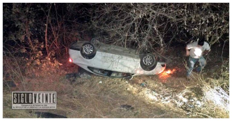 El exceso de velocidad hizo que un auto volcara en el Libramiento Batallón Huetamo